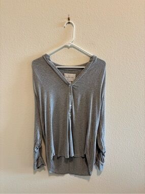 Amour Vert Light Gray Henley Top blouse